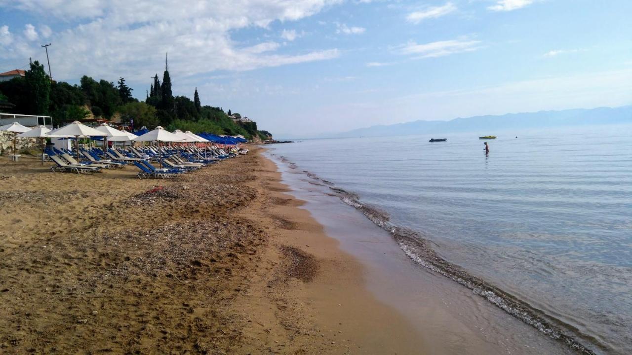 Takis Haikos House Two Minutes Walk To The Beach Peroulia Vounária Esterno foto